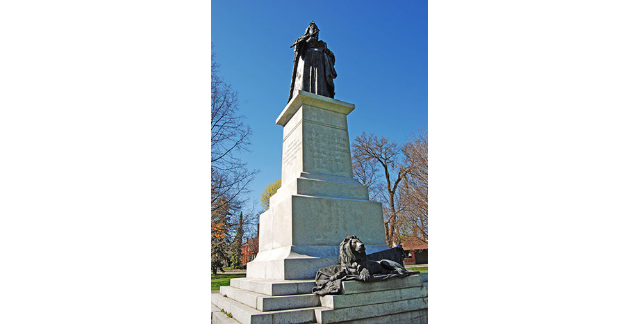 Kitchener Statue 1
