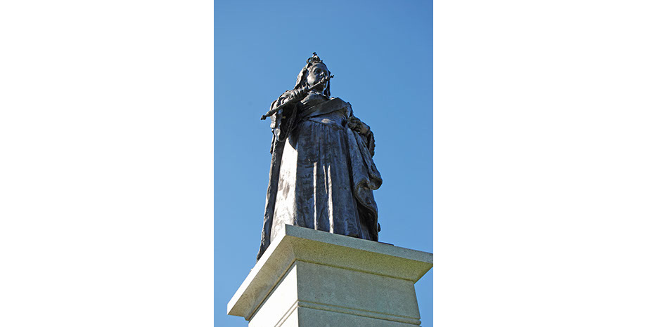 Kitchener Statue 2